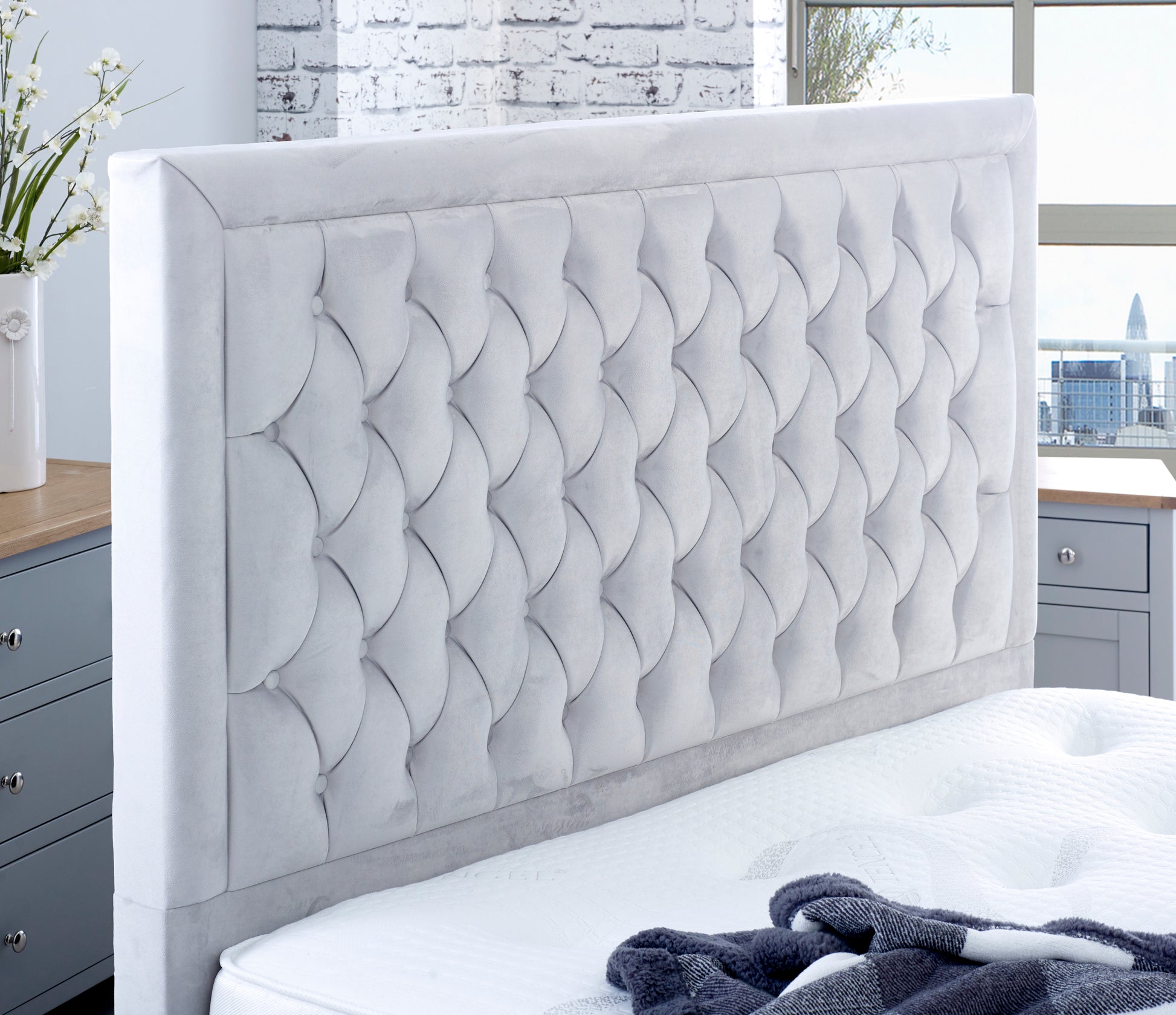 Luxury Samiraq Princess Chesterfield Upholstered Bed - SAMIRAQ