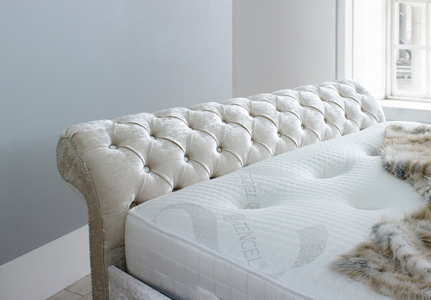 Samiraq Sensation Chesterfield Sleigh Upholstered Bed - SAMIRAQ