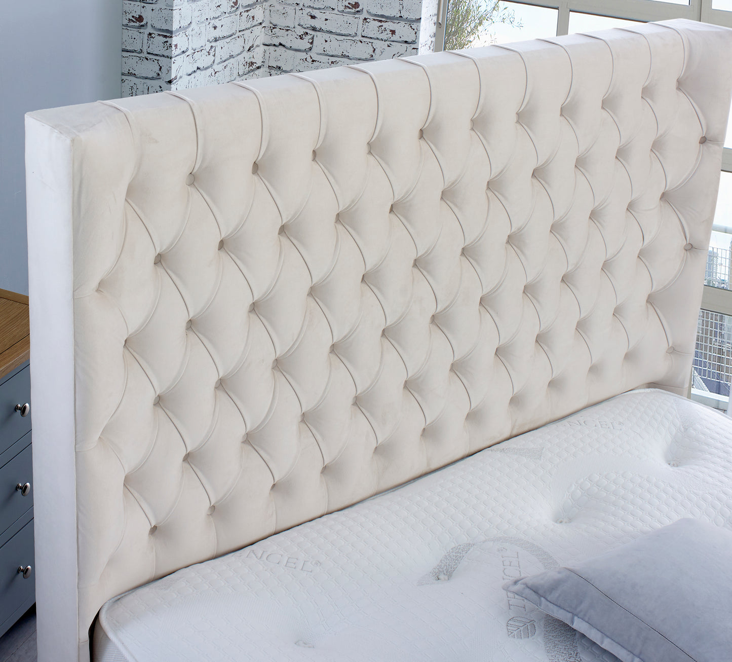 Luxury Samiraq Diana Ambassador Upholstered Bed